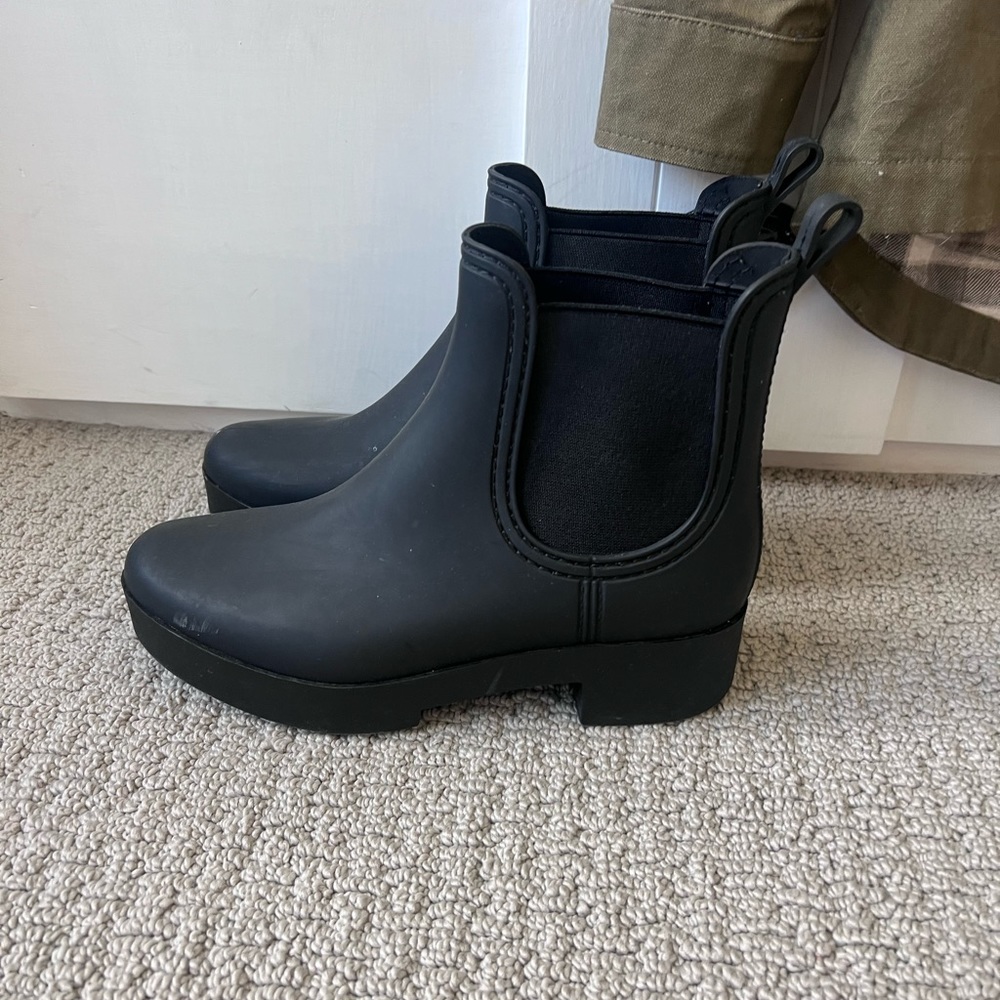 black short chelsea  boots waterproof